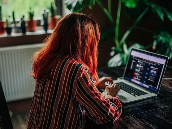 Trendy w projektowaniu stron internetowych na nadchodzący rok – co warto wdrożyć?